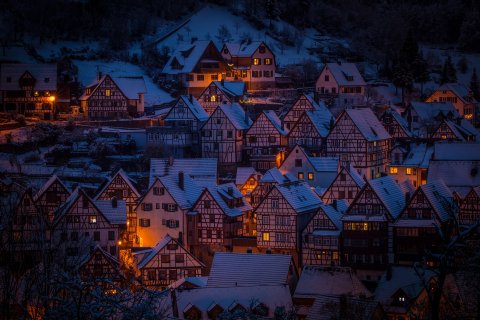 Dorf bei Nacht
